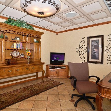 Best Western Angus Inn Great Bend Εξωτερικό φωτογραφία