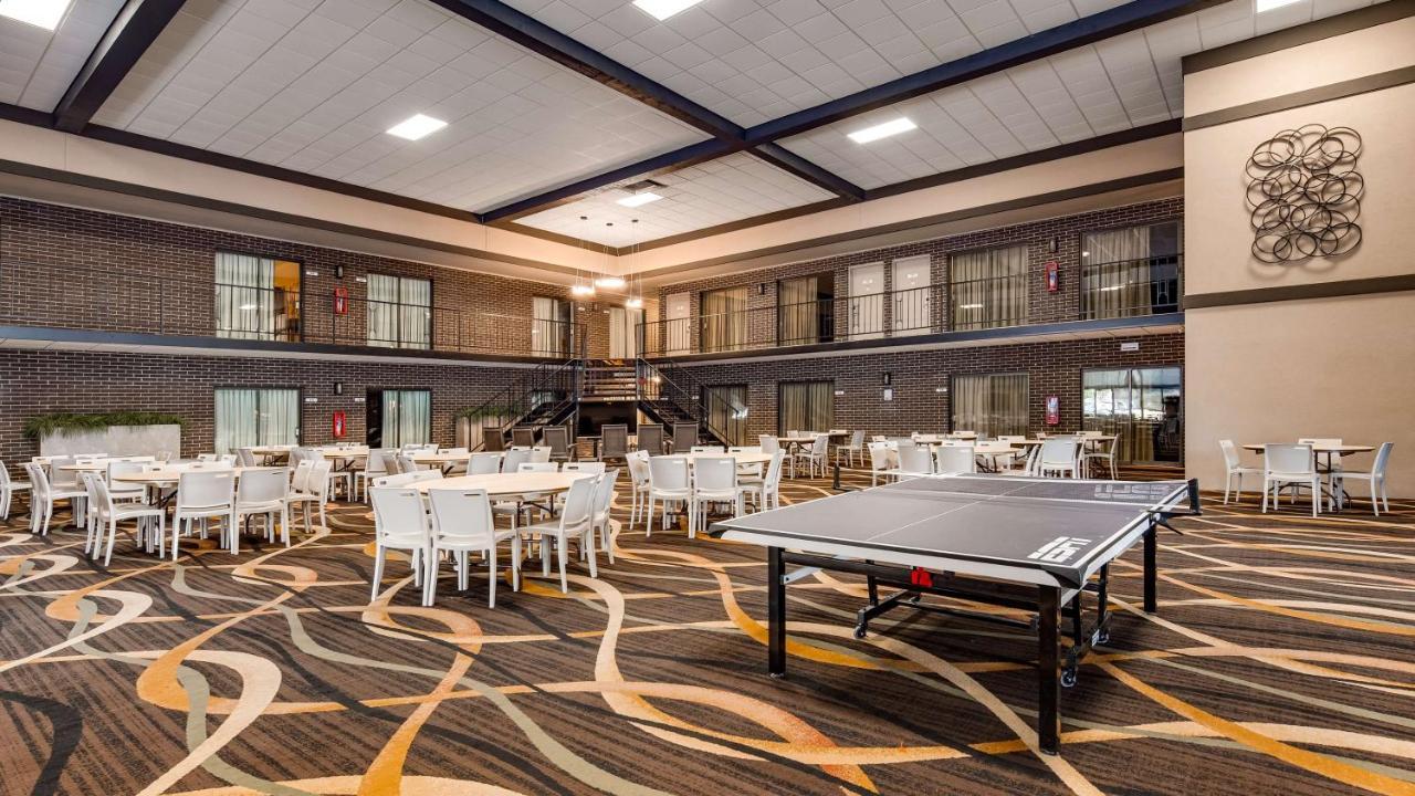 Best Western Angus Inn Great Bend Εξωτερικό φωτογραφία