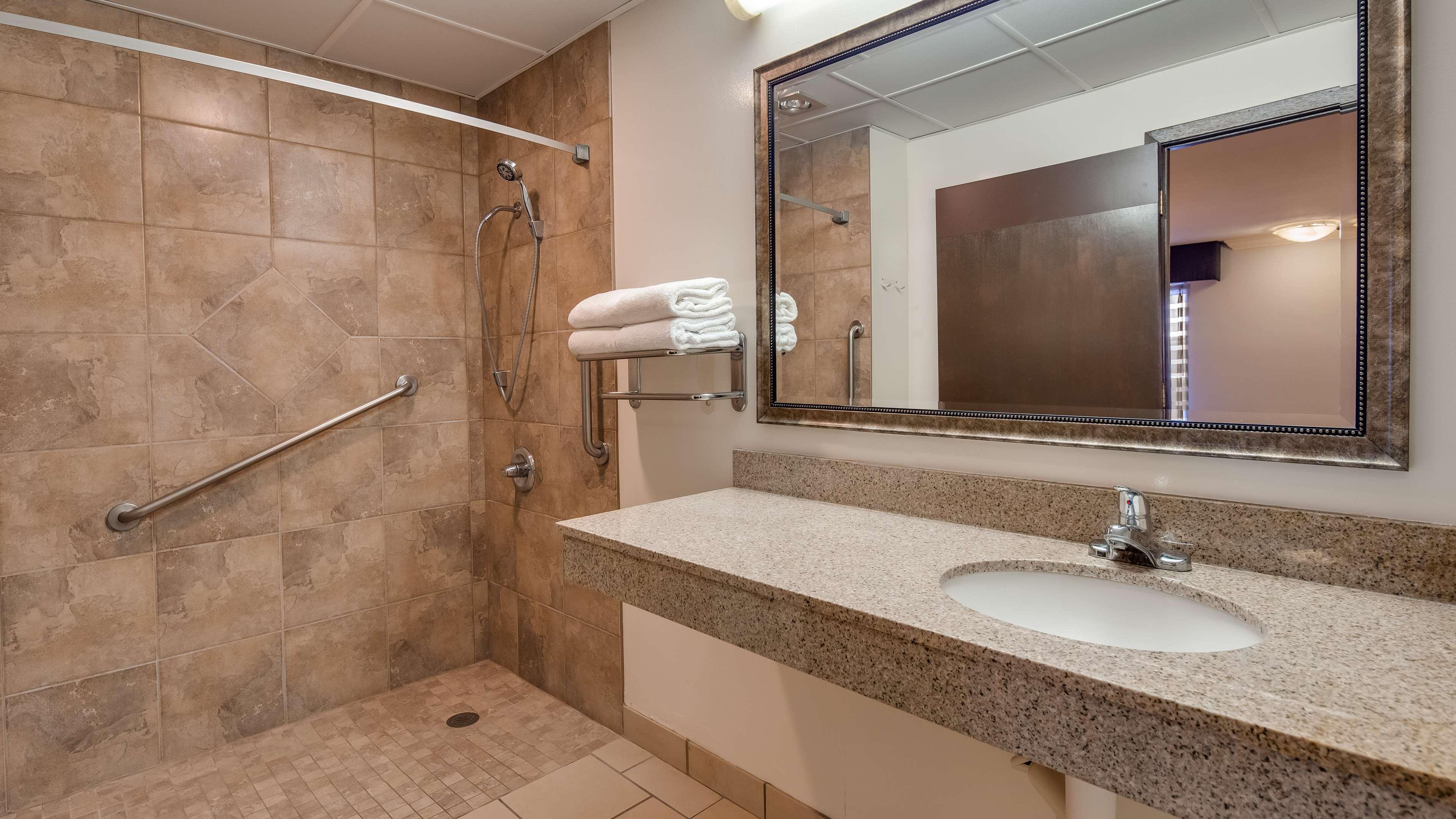 Best Western Angus Inn Great Bend Εξωτερικό φωτογραφία