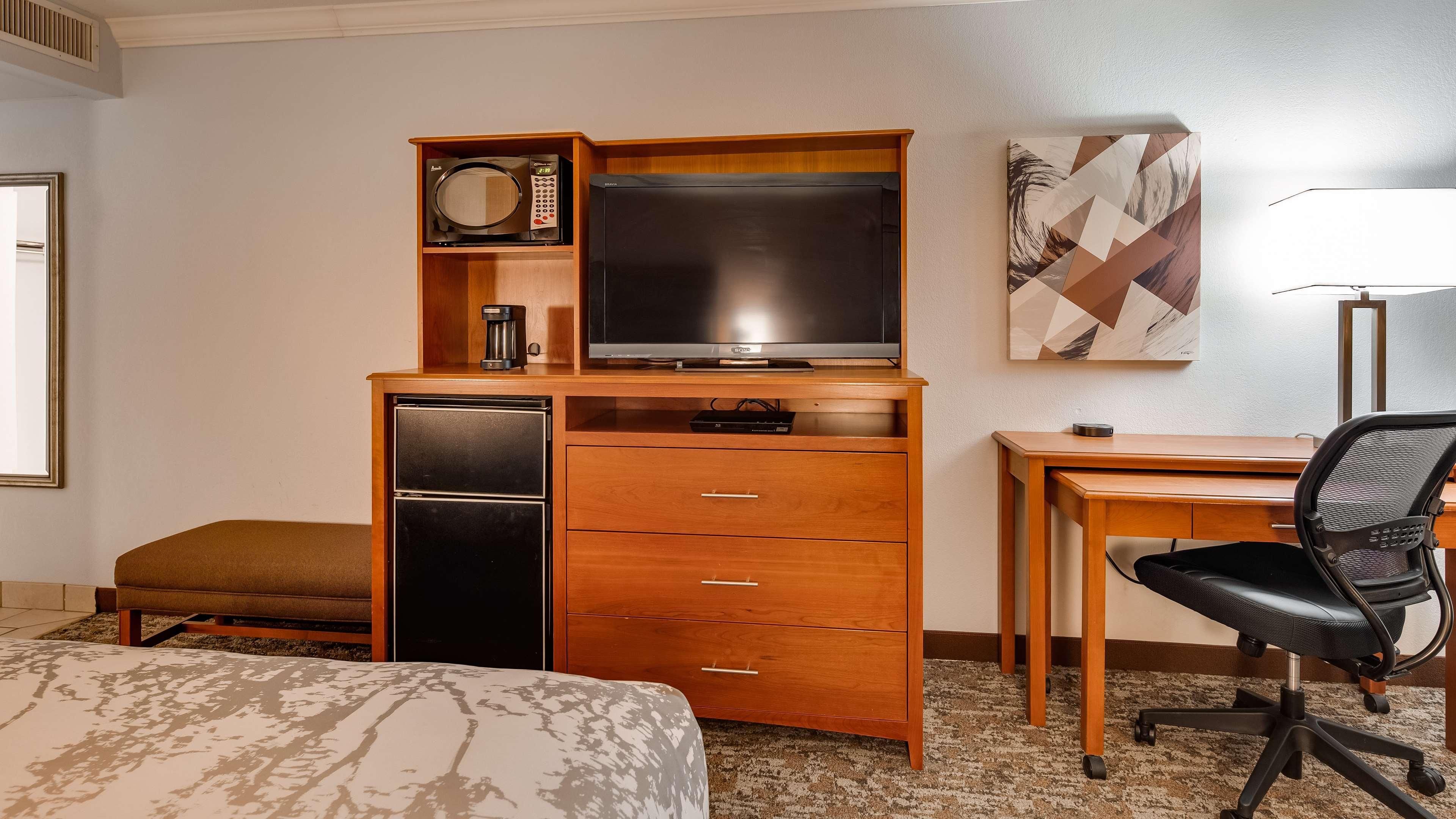 Best Western Angus Inn Great Bend Εξωτερικό φωτογραφία