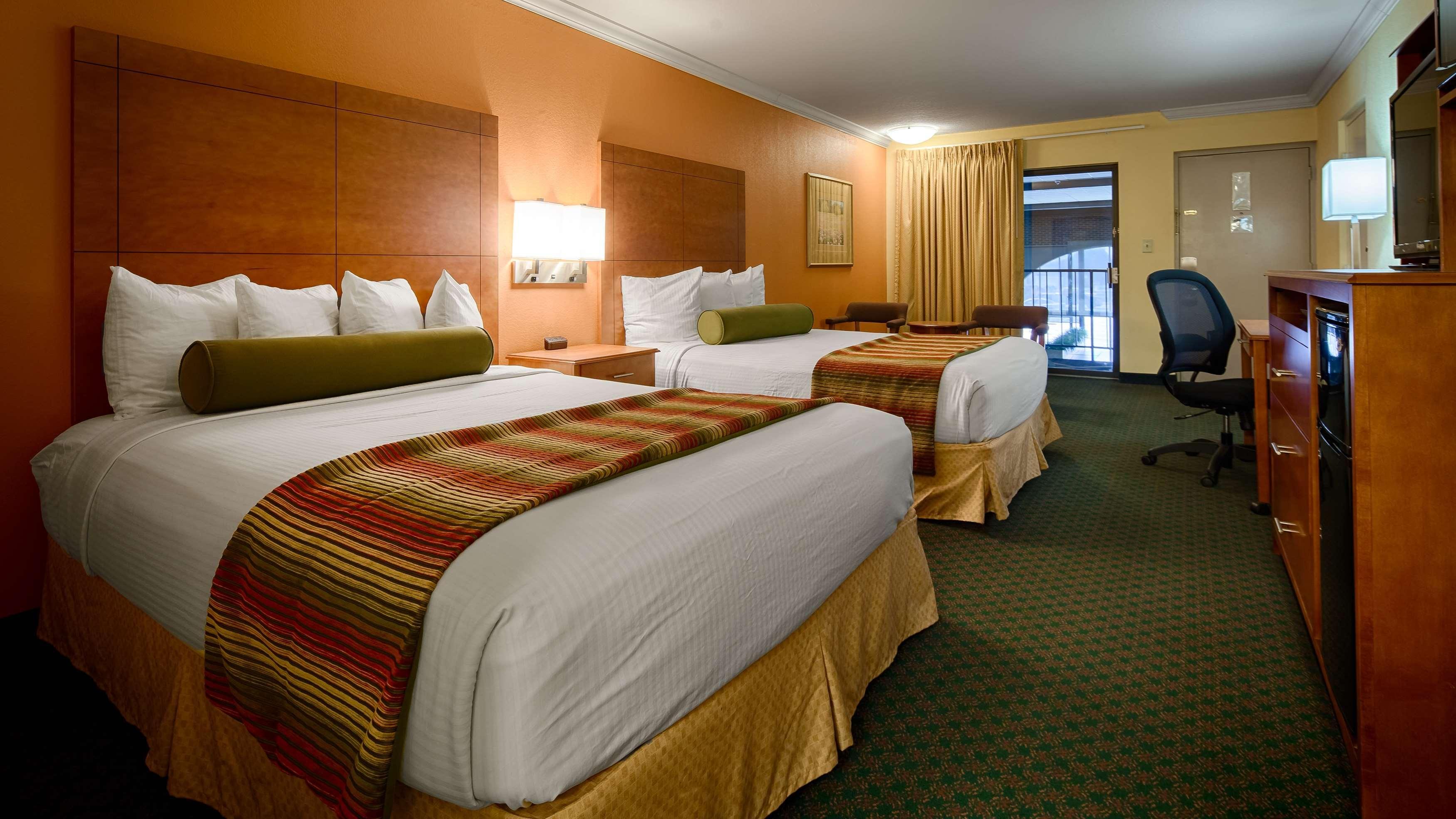 Best Western Angus Inn Great Bend Εξωτερικό φωτογραφία