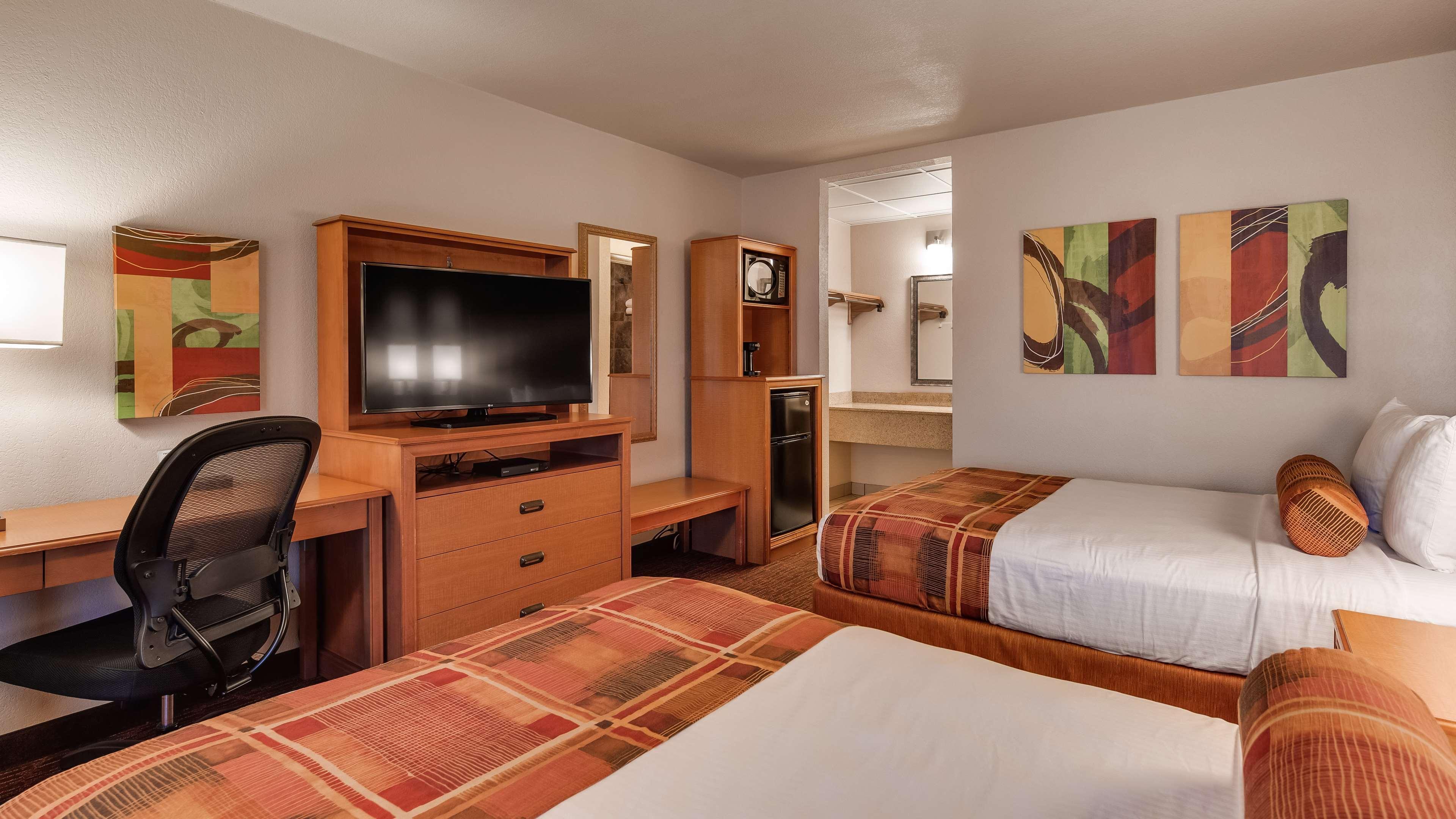 Best Western Angus Inn Great Bend Εξωτερικό φωτογραφία