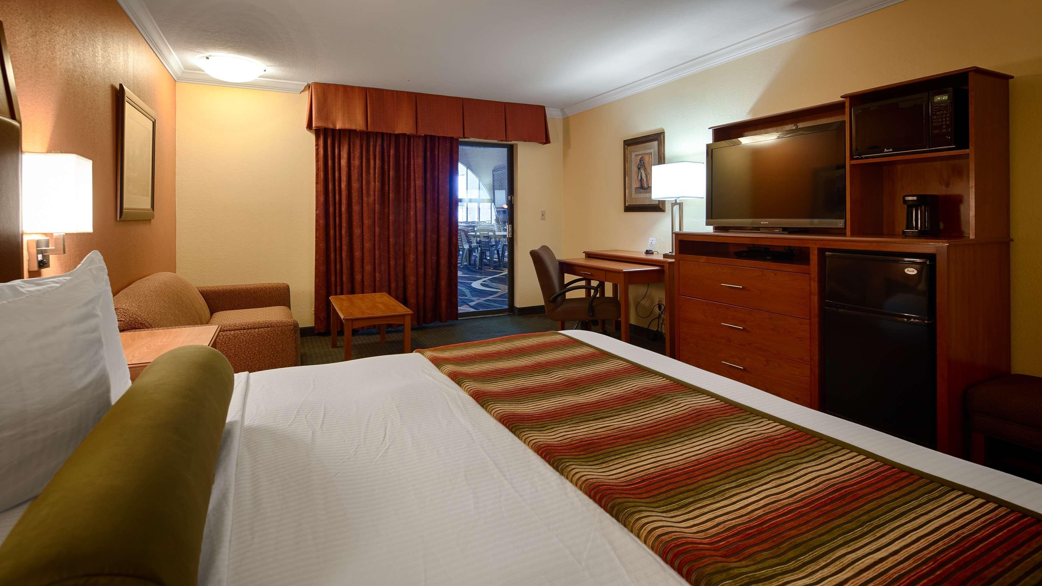 Best Western Angus Inn Great Bend Εξωτερικό φωτογραφία