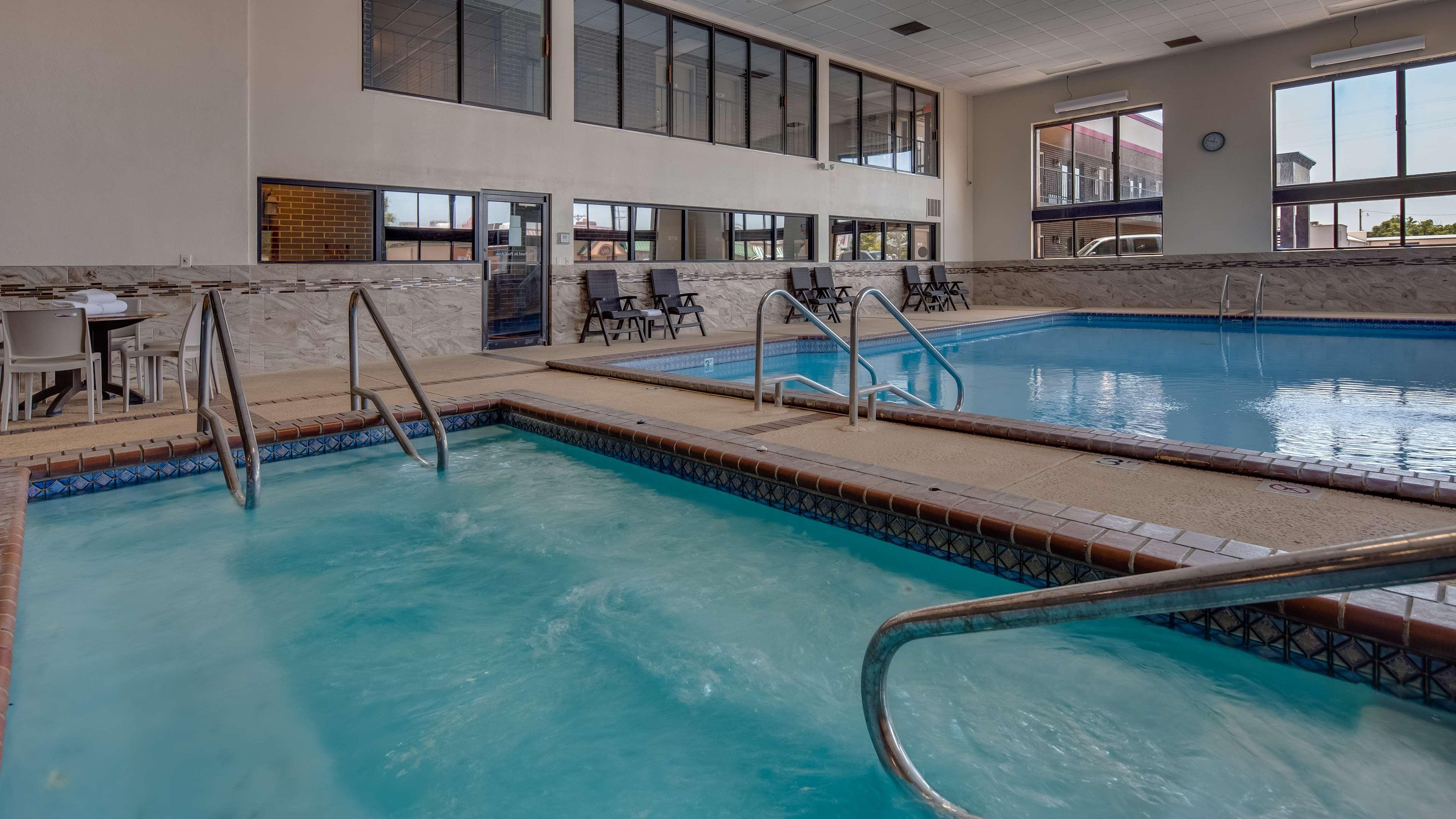 Best Western Angus Inn Great Bend Εξωτερικό φωτογραφία