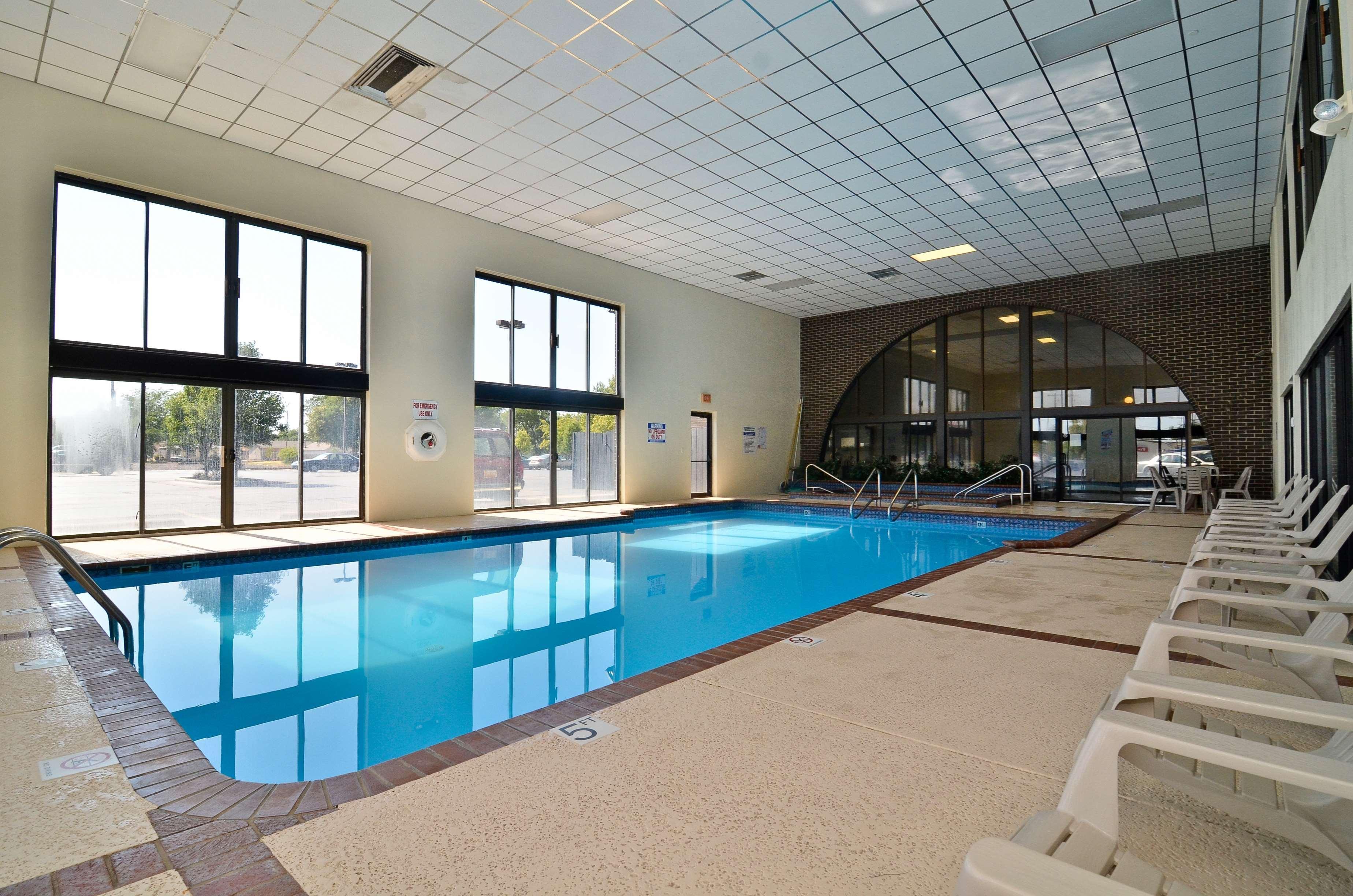 Best Western Angus Inn Great Bend Εξωτερικό φωτογραφία