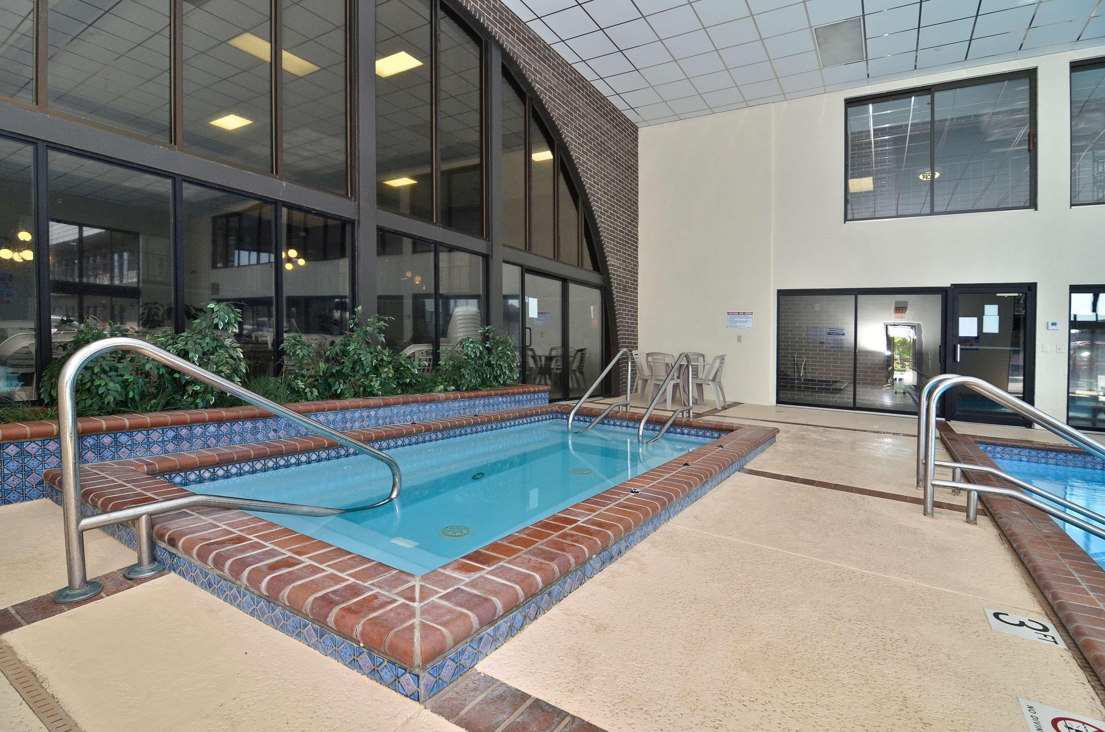 Best Western Angus Inn Great Bend Εξωτερικό φωτογραφία