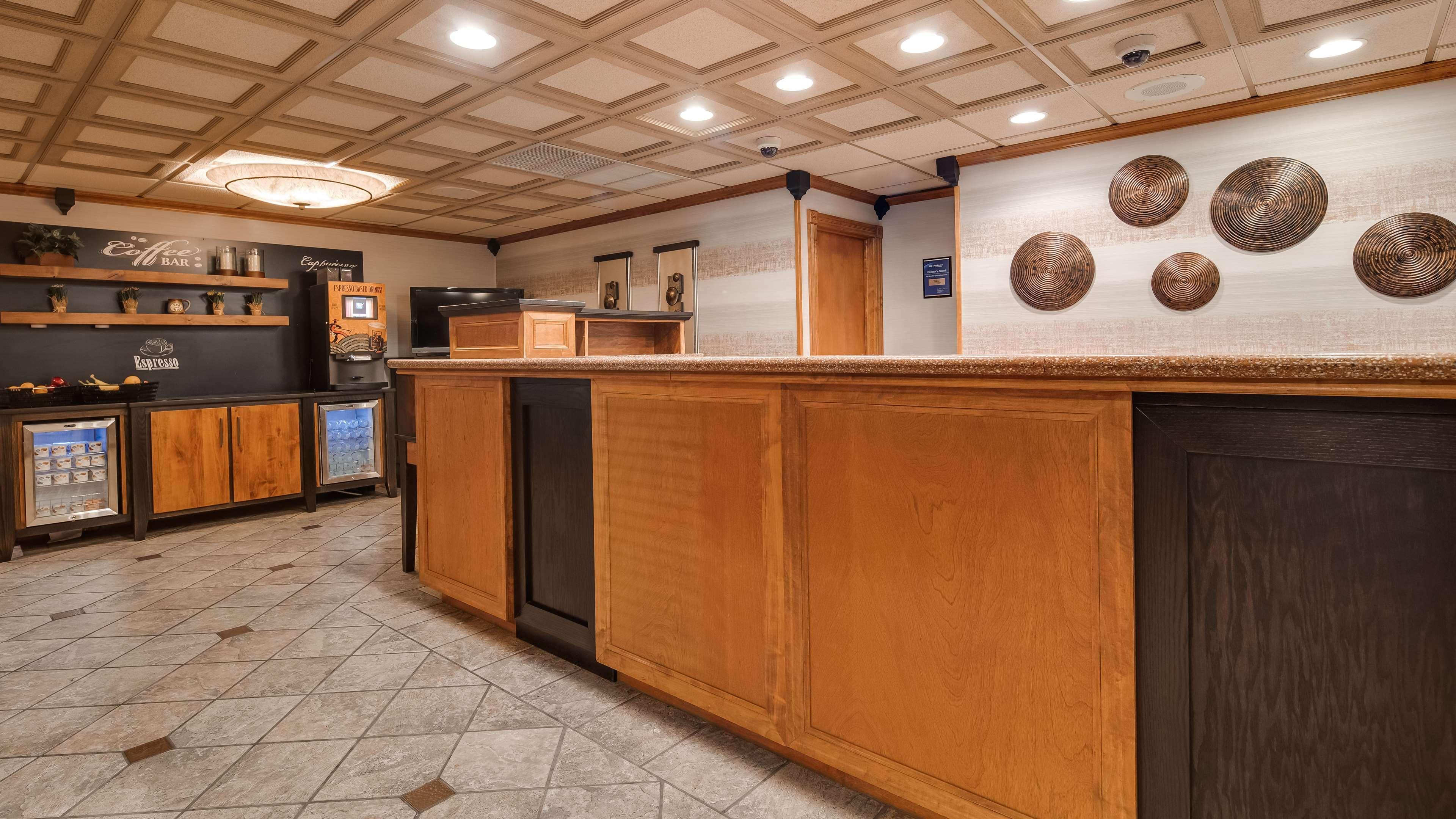 Best Western Angus Inn Great Bend Εξωτερικό φωτογραφία