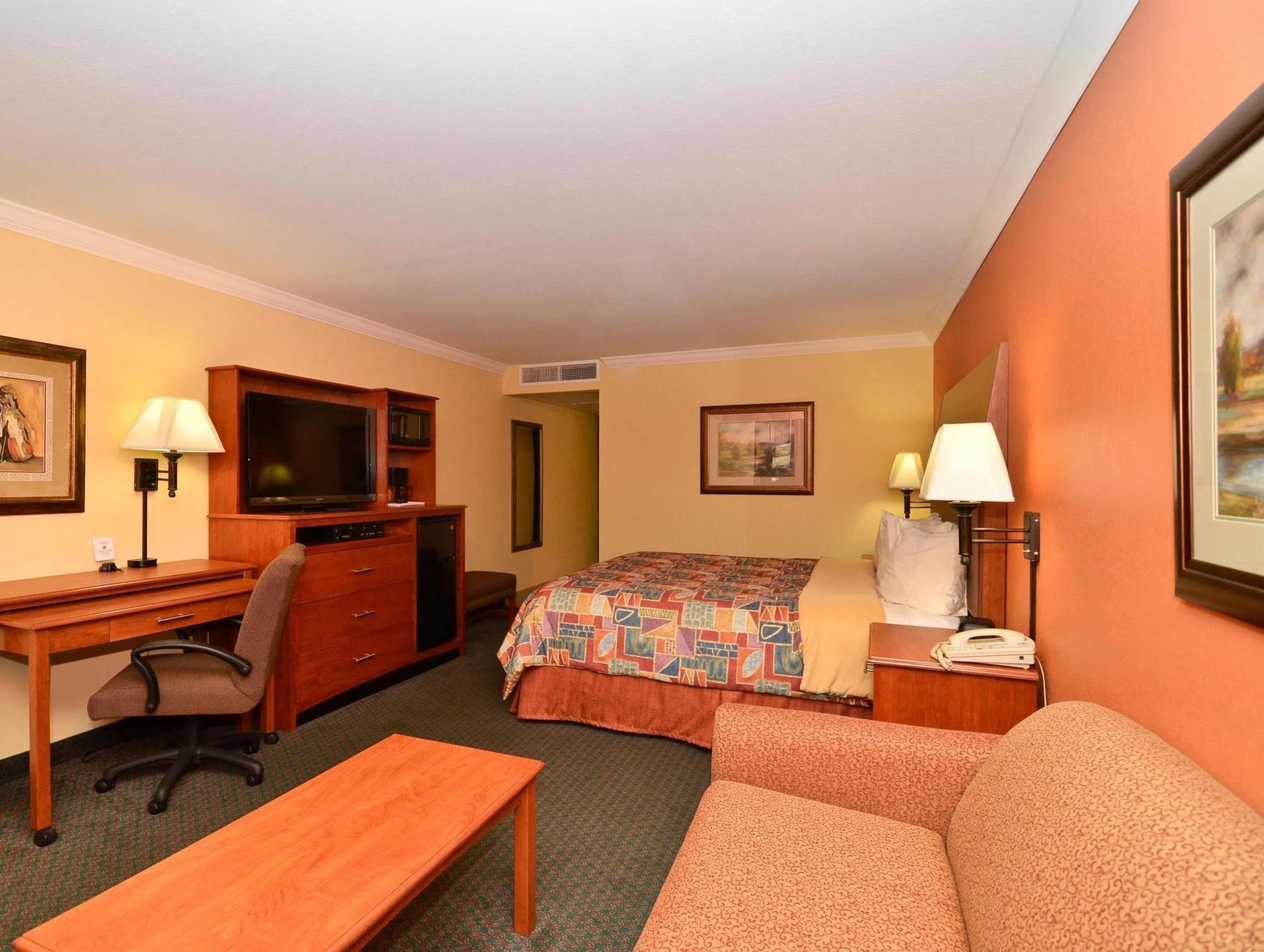 Best Western Angus Inn Great Bend Εξωτερικό φωτογραφία