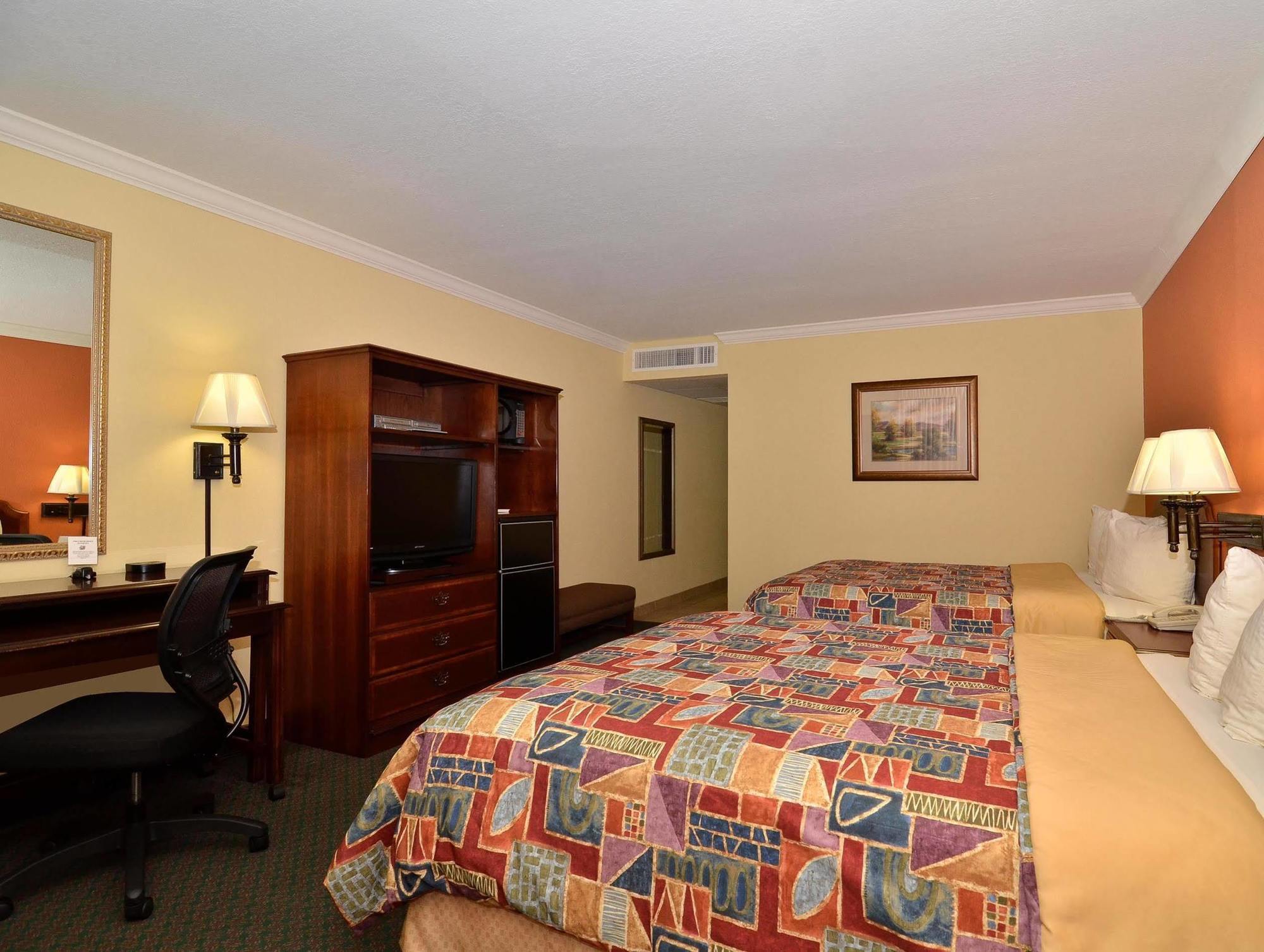 Best Western Angus Inn Great Bend Εξωτερικό φωτογραφία
